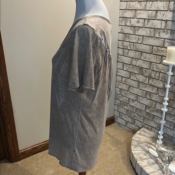 Daytrip top with fun back! - Picture 6 of 11